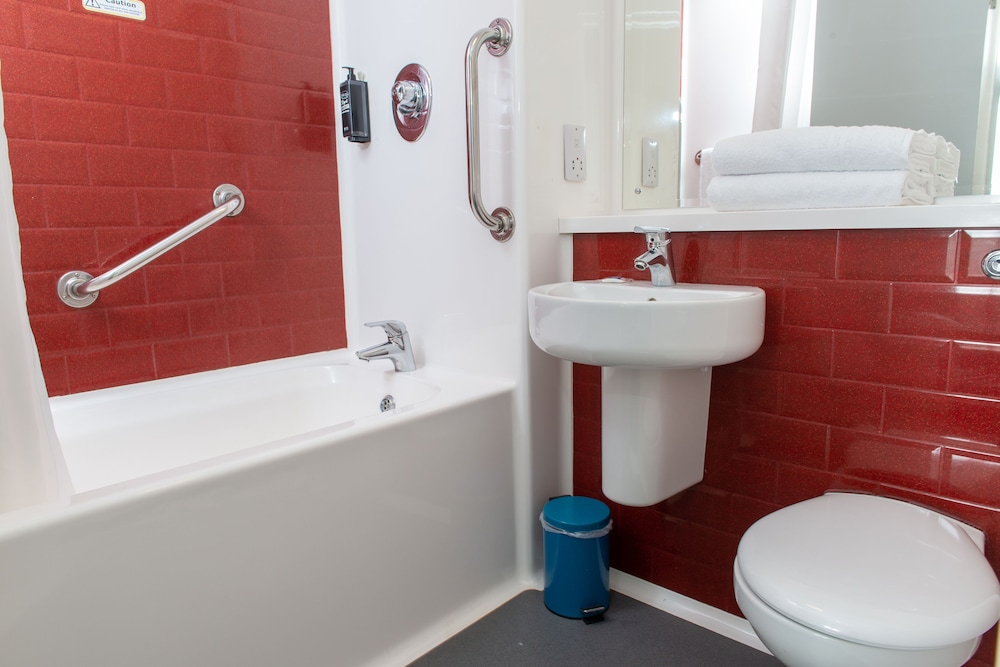 ibis Budget Portishead Marina 15/16
