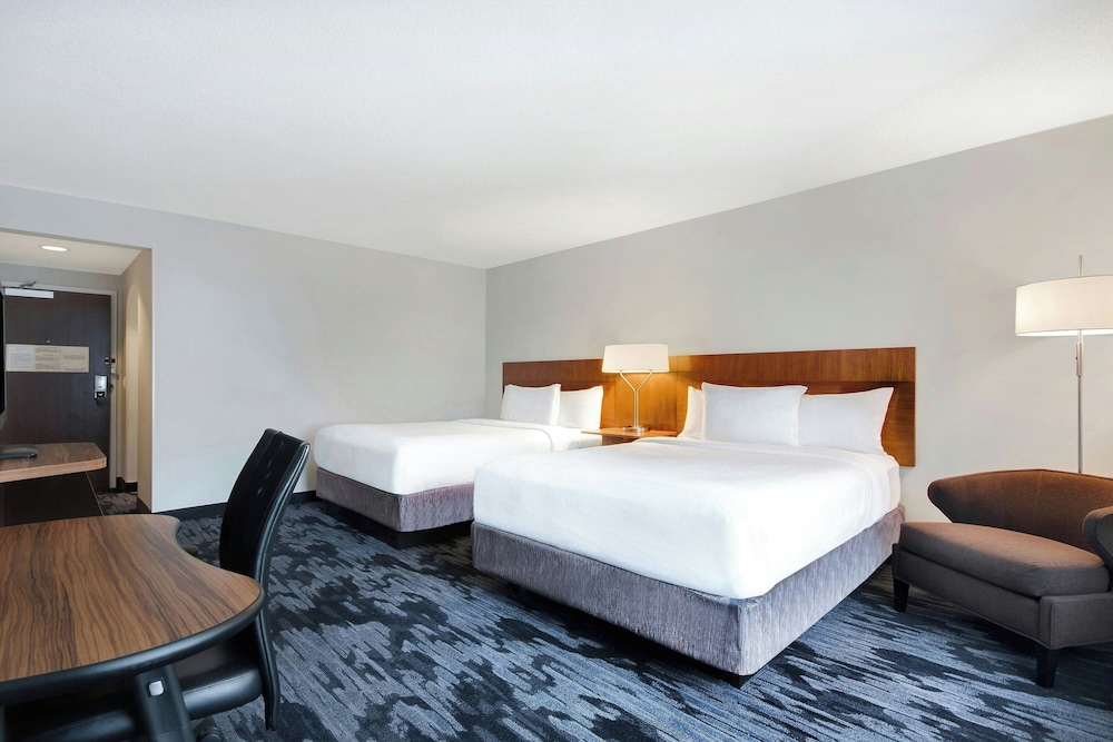 Fairfield Inn Amp Suites By Marriott Rochester West Greece 11/50