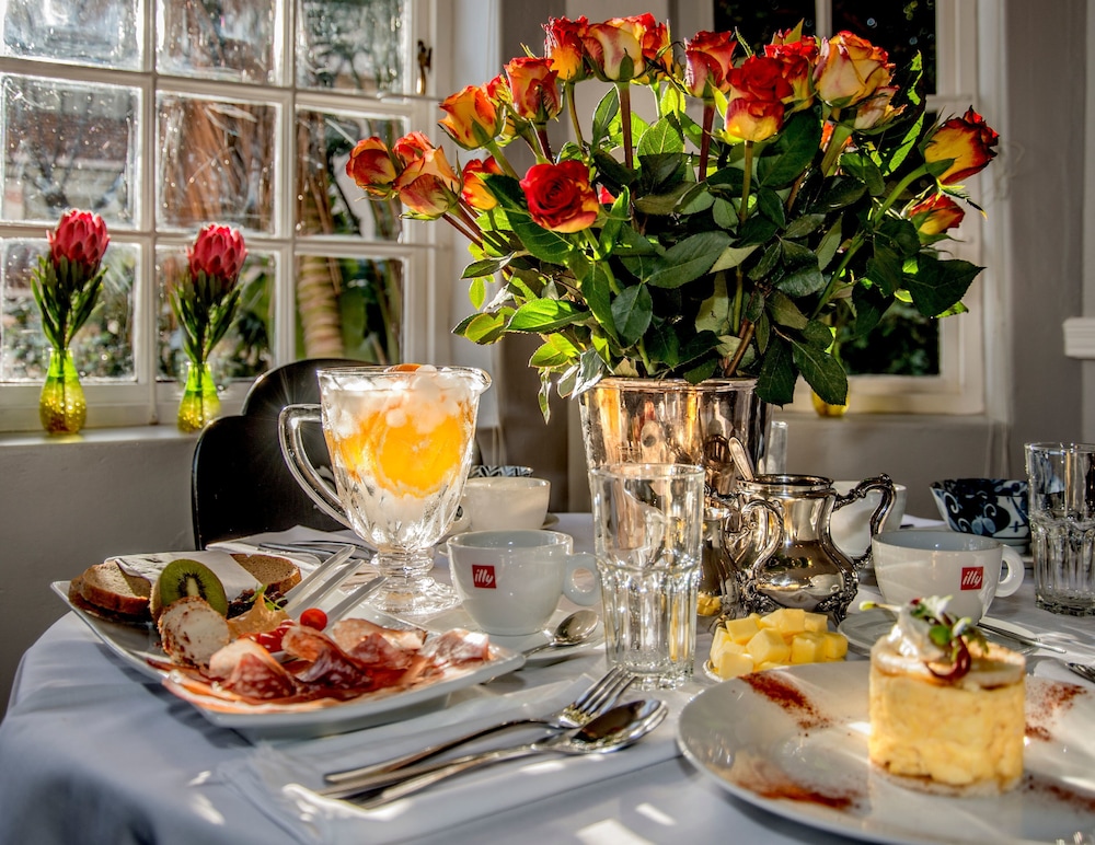The Villa Rosa Bed and Breakfast 33/43