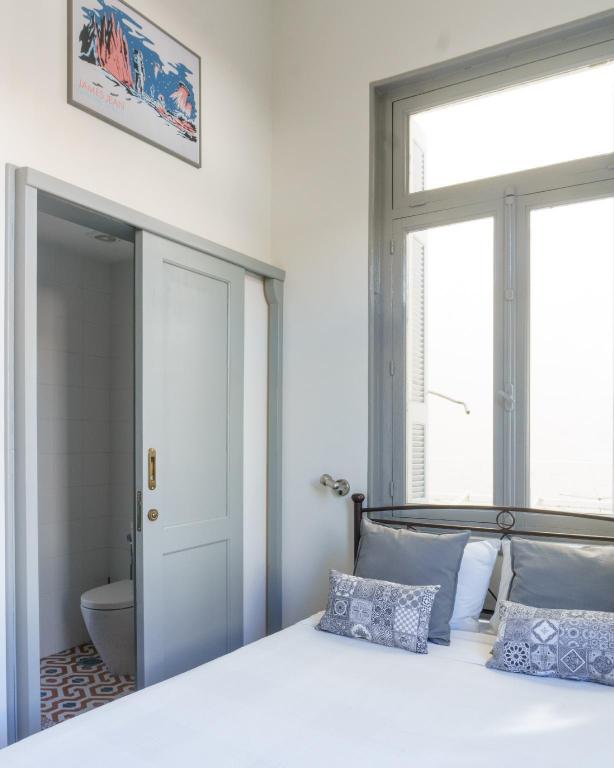 Superior, Double Bed, Private Bathroom, Dioskouros 4/4