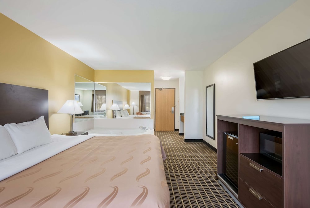 Quality Inn Edgerton, WI 30/39