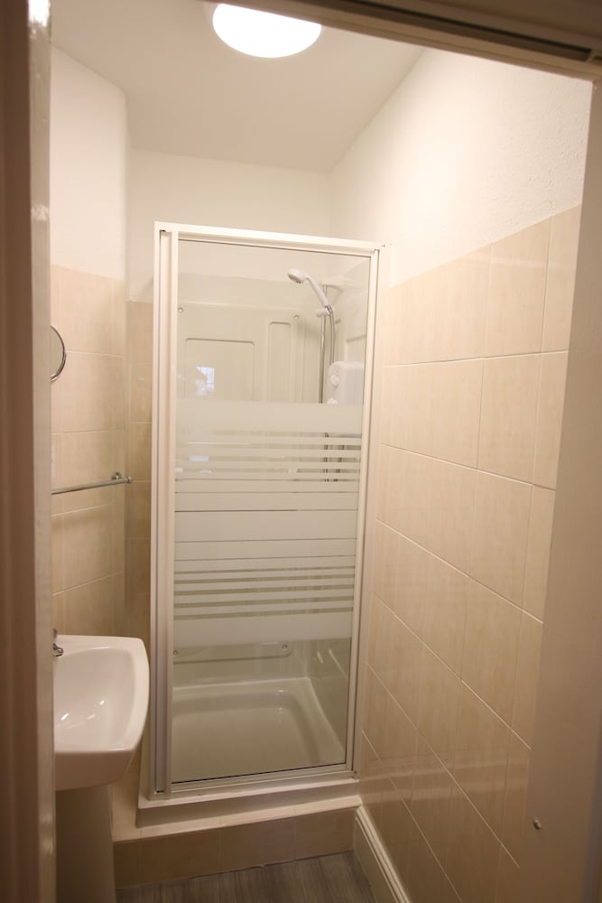 Greylands Guesthouse 49/50
