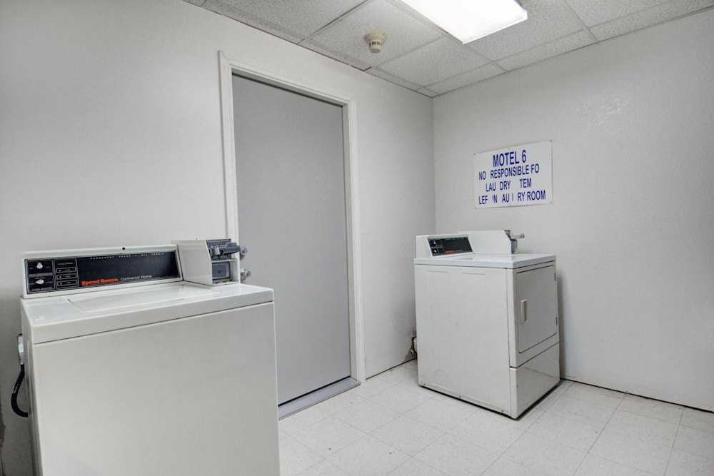 Motel6 Denison, TX 10/56