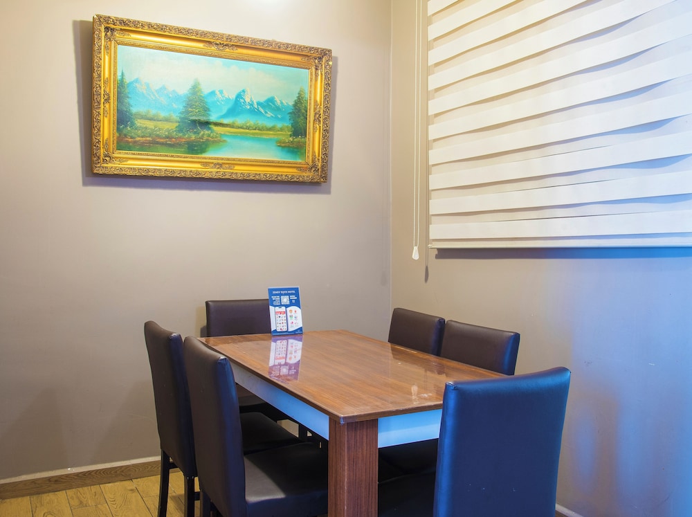 Zendy Suite Hotel 74/88