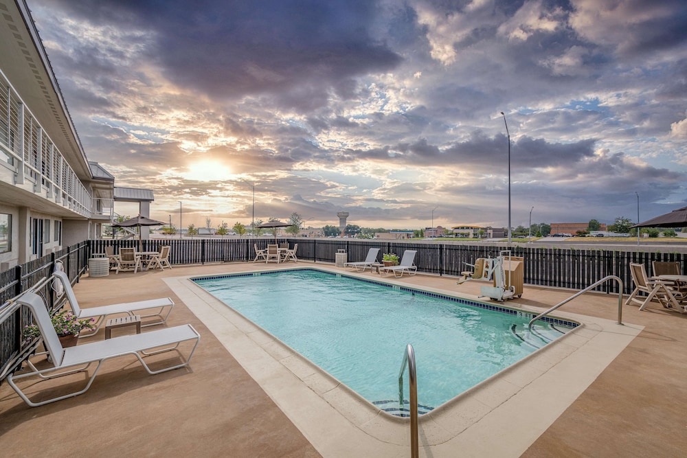Motel6 Euless, TX - Dallas 24/28