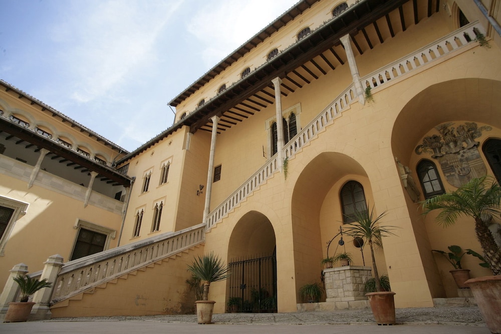 Tres Anclas Apts 1/50