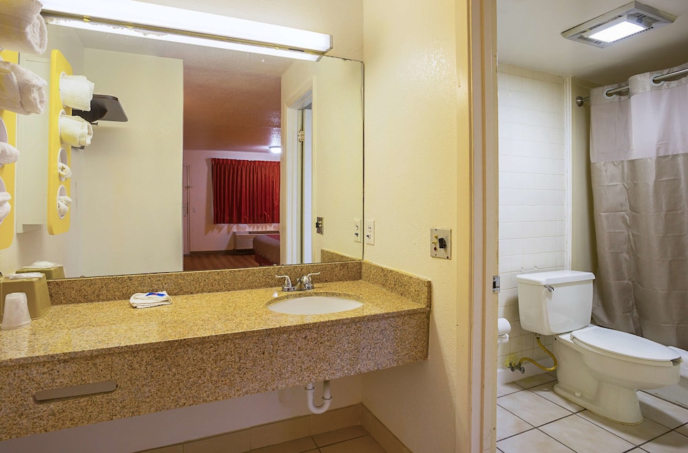 Motel6 Brinkley, AR 54/59