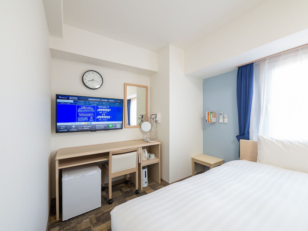 ROOM, TWIN BEDS