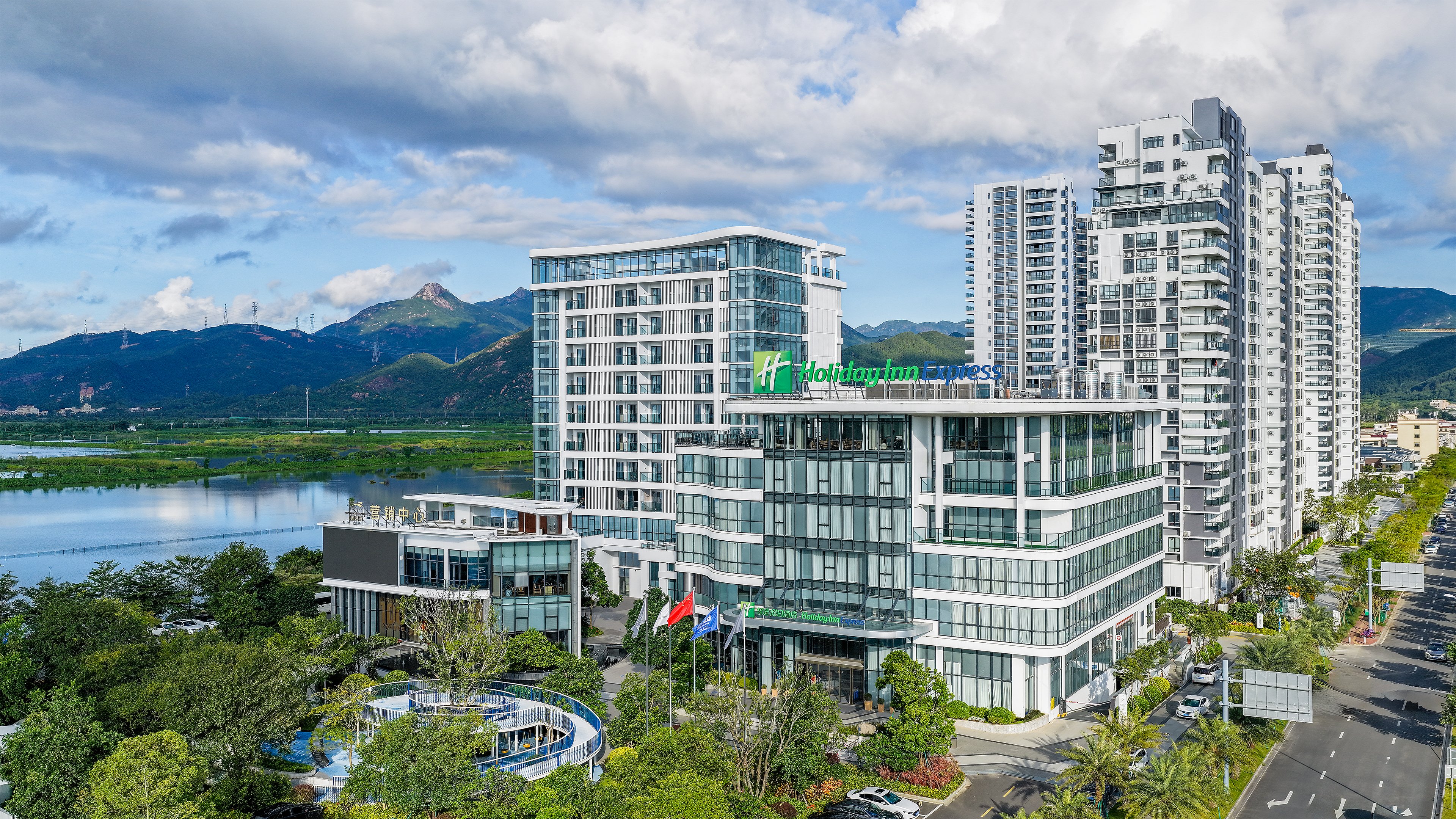 Holiday Inn Express JIANGMEN YINHU BAY 5/50