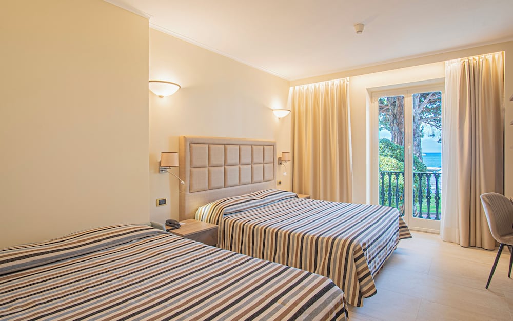Junior Suite, Studio, King Bed, Sea View, Sofa