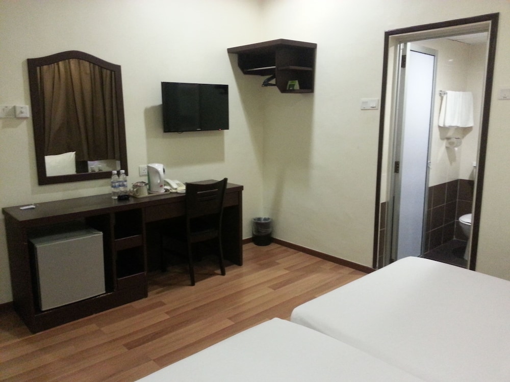 Goodhope Hotel Kelawei 55/71