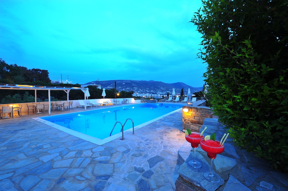 Akrotiri Hotel 6/68