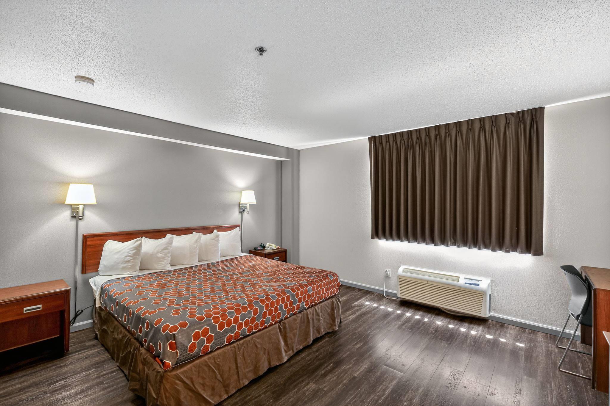 Econo Lodge Princeton 14/43