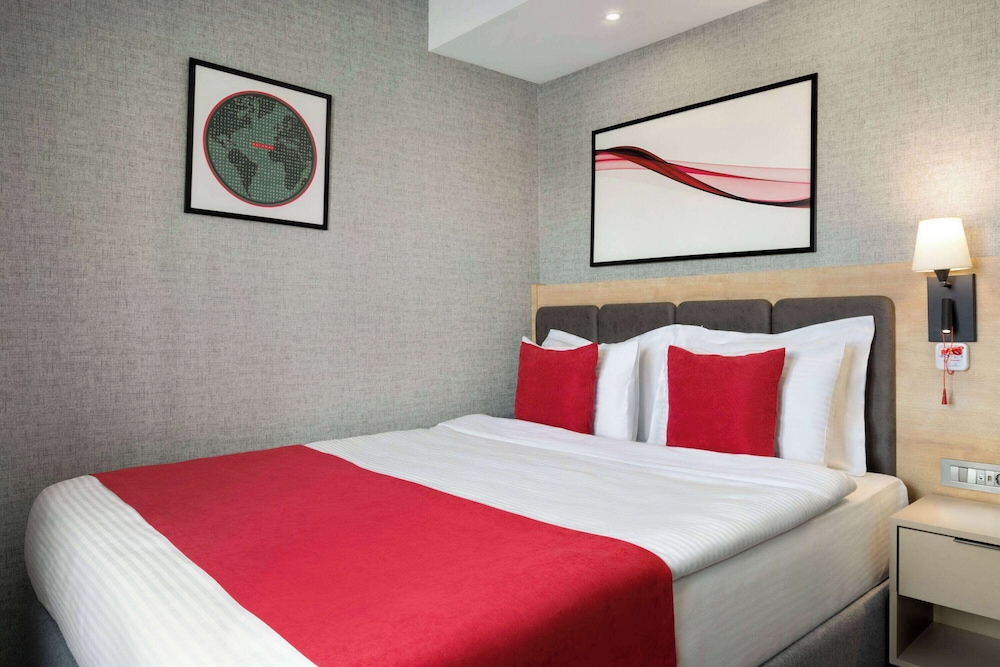 STANDARD, FRENCH BED, POOL SIDE, ACCESSIBLE