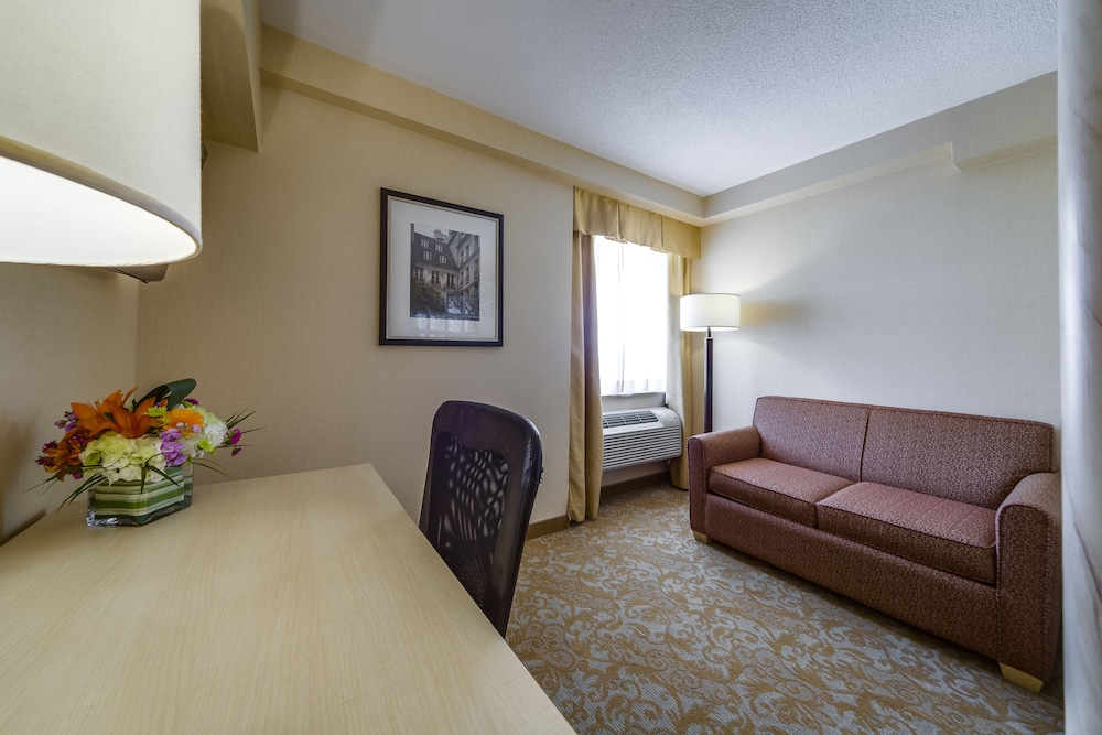 Monte Carlo Inns And Suites Downtown Markham 58/68