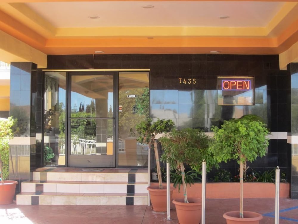 Starlight Inn Canoga Park 2/45