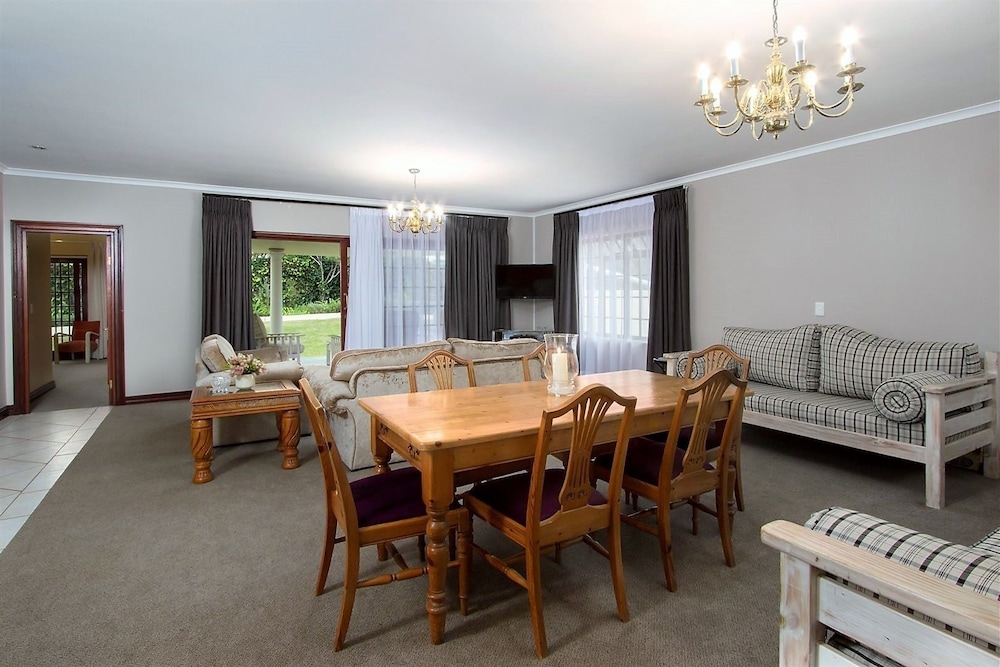 Milkwood Lodge Hermanus 13/35