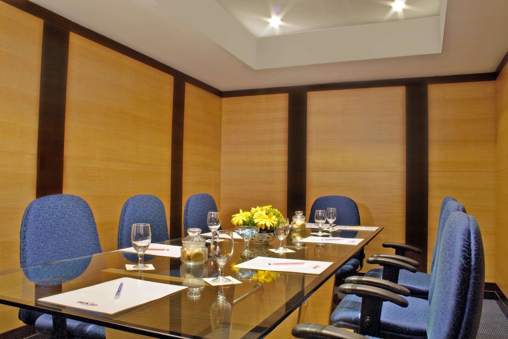 Aditya Park A Sarovar Portico Hotel 33/48