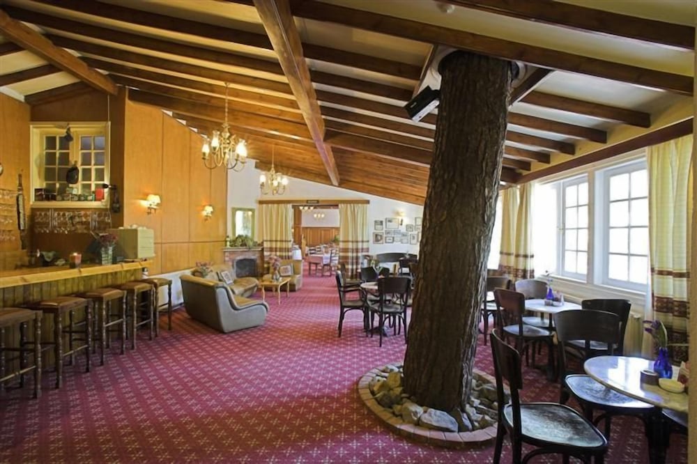 New Helvetia Hotel 36/53