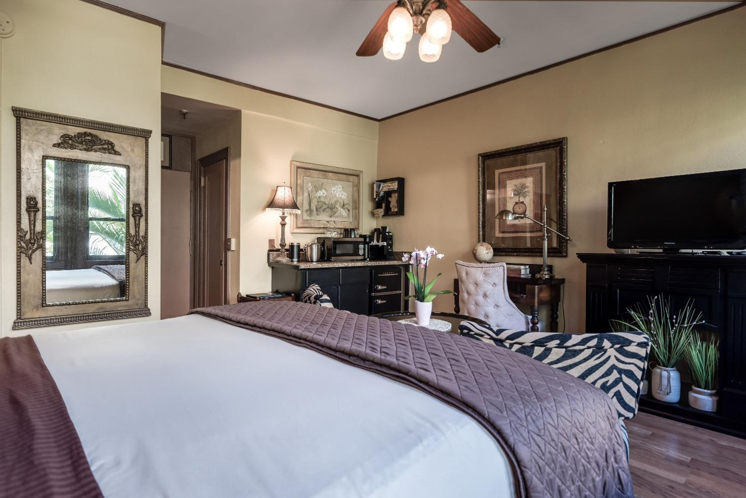Hemingway Suites at Palm Beach Hotel Island 17/50
