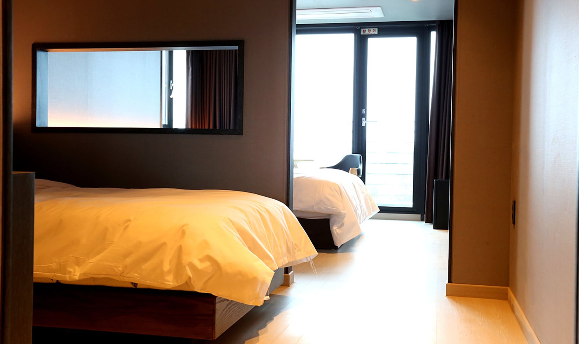 ROOM, TWIN BEDS, PARTIAL OCEAN VIEW