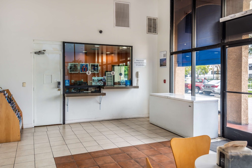 Motel6 Gardena, CA - South 17/25