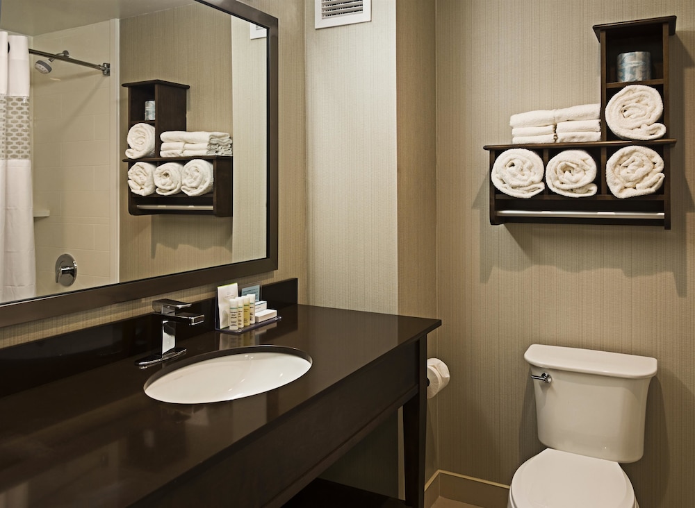 Hampton Inn by Hilton Ottawa Airport 9/26