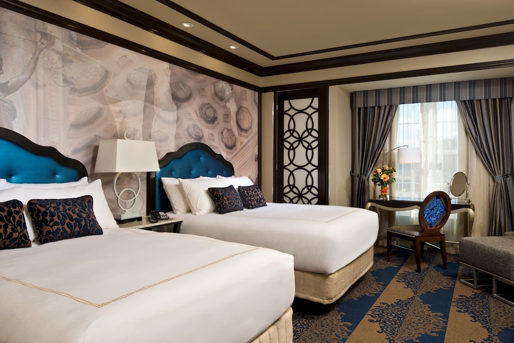 Deluxe, 2 Queen Beds, Accessible