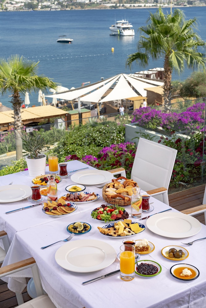 Cape Bodrum Luxury Hotel Beach 61/79