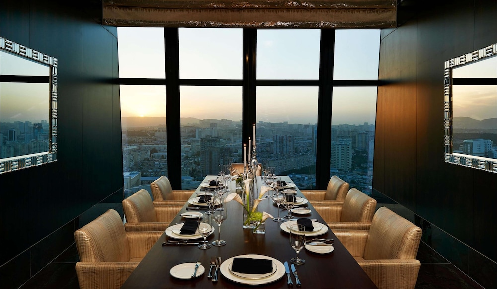 Fairmont Baku Flame Towers 74/76