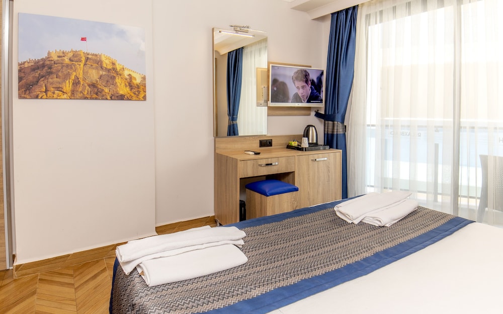 Relax Beach Hotel 12/50
