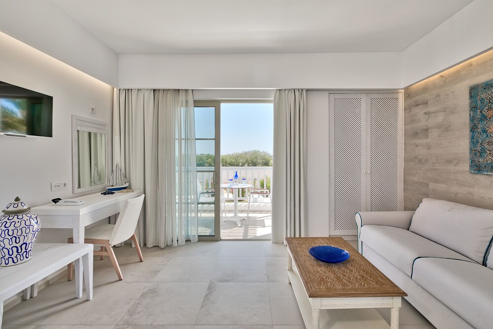 White Pearls Luxury Suites - Adults Only 39/69