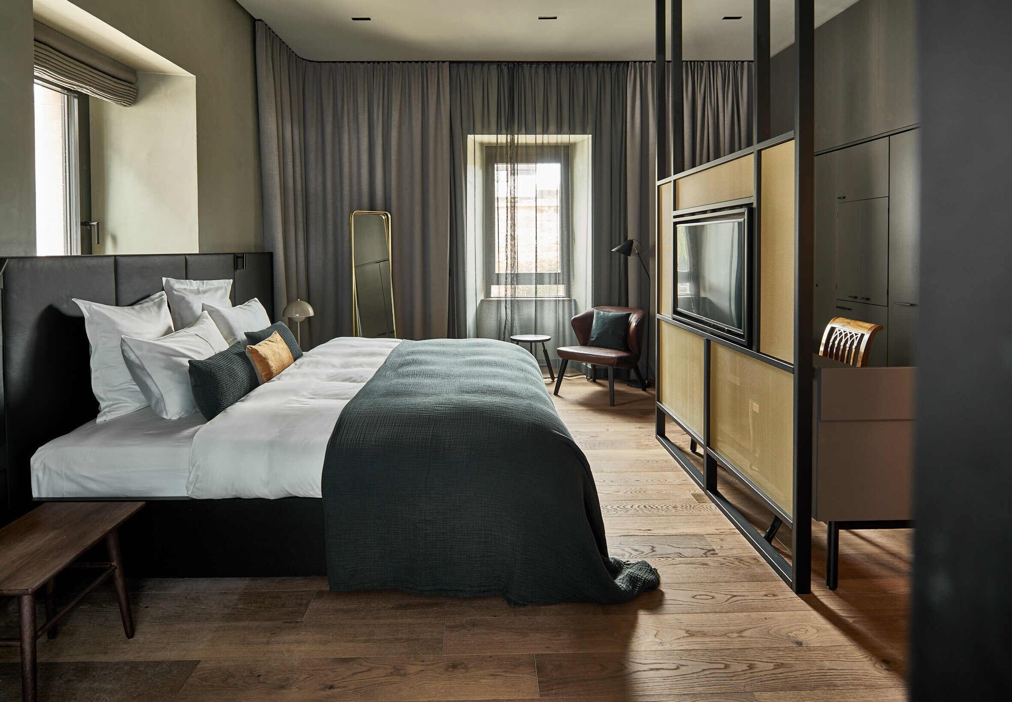 Executive, King Bed