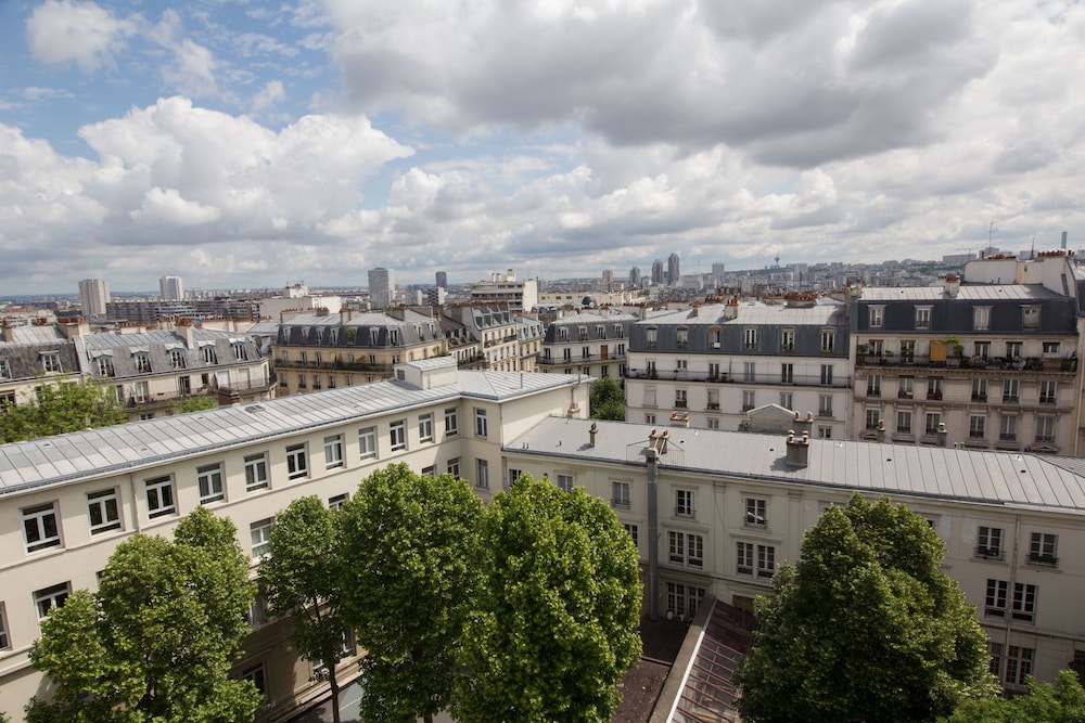 HOTEL MONTMARTRE 7/48