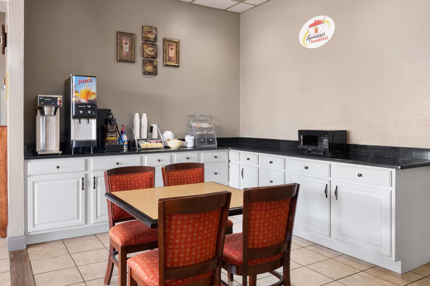 Super 8 By Wyndham Longview/North 26/42