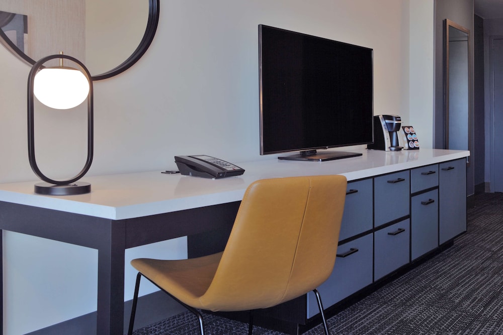 HILTON OMAHA 63/64