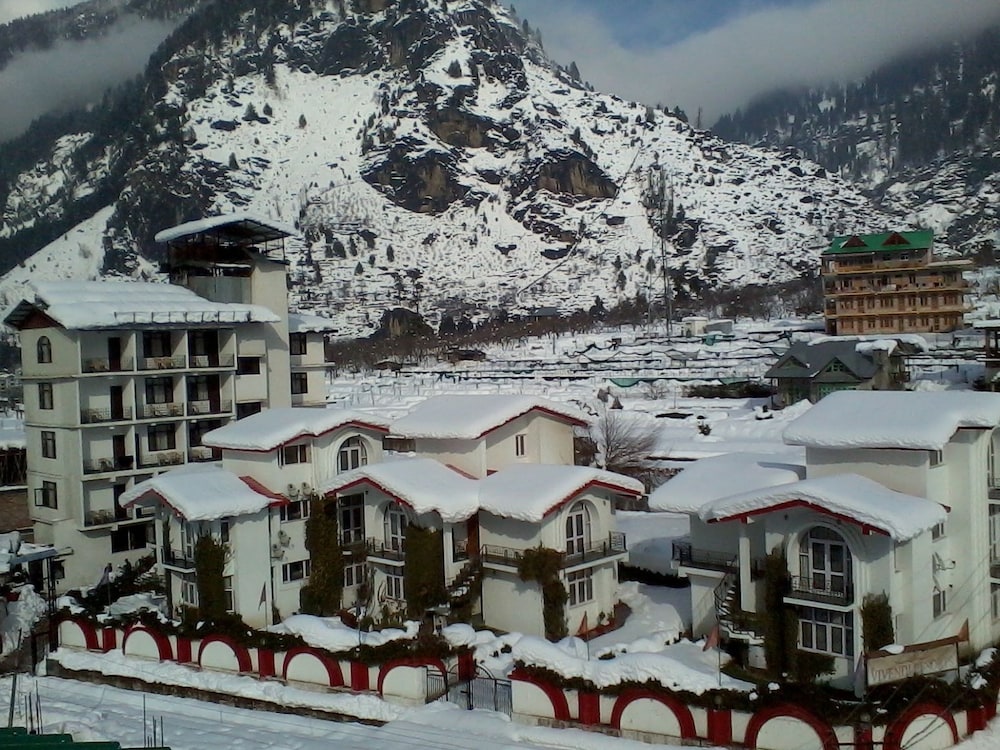 DE VIVENDI RESORT. 52/54