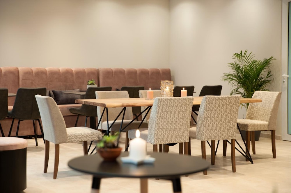 Athens Platinum Rooms and Suites 51/57