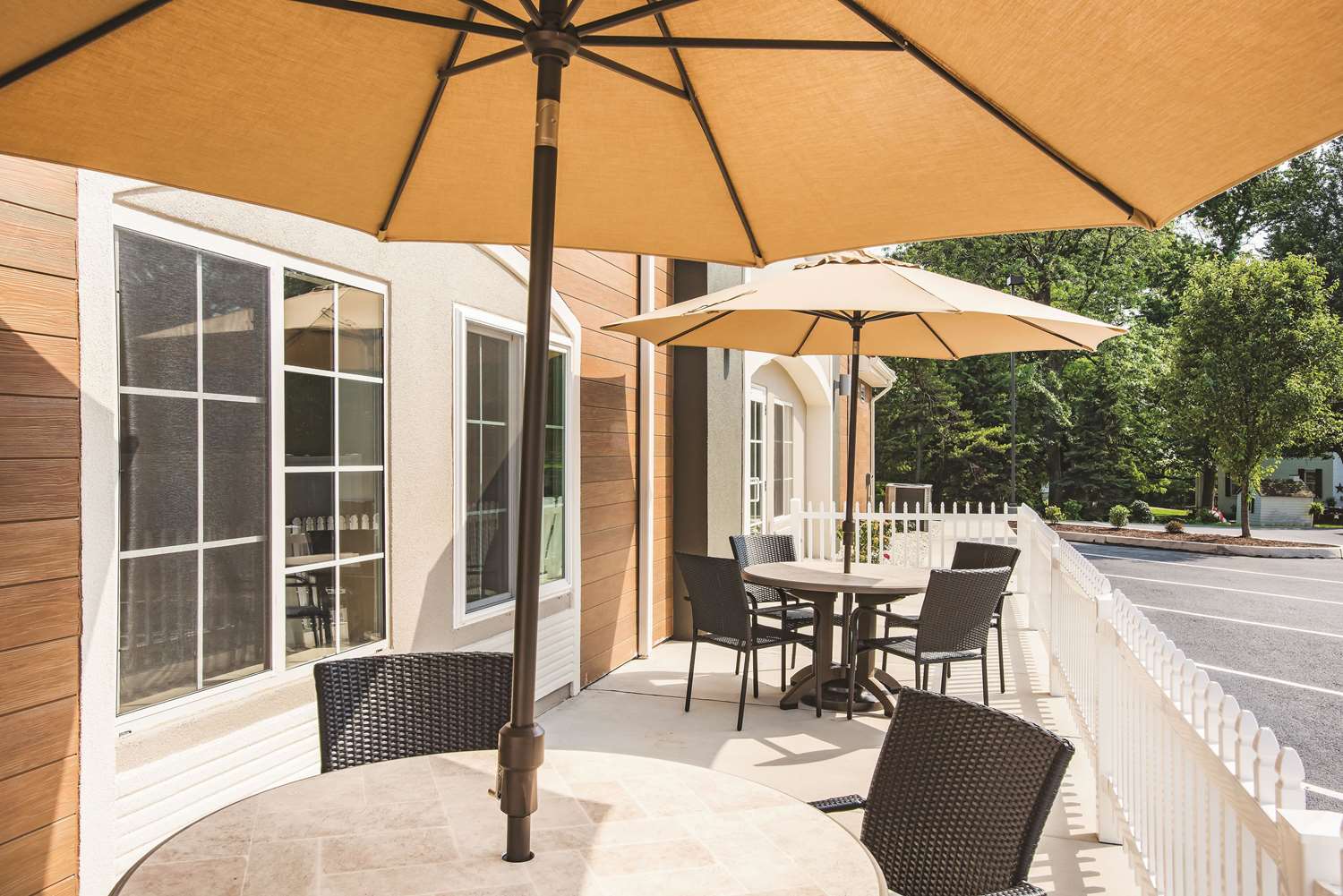 La Quinta Inn & Suites by Wyndham Chambersburg 10/17