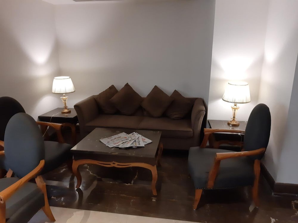 HOTEL GOLDEN TOWER. 33/42