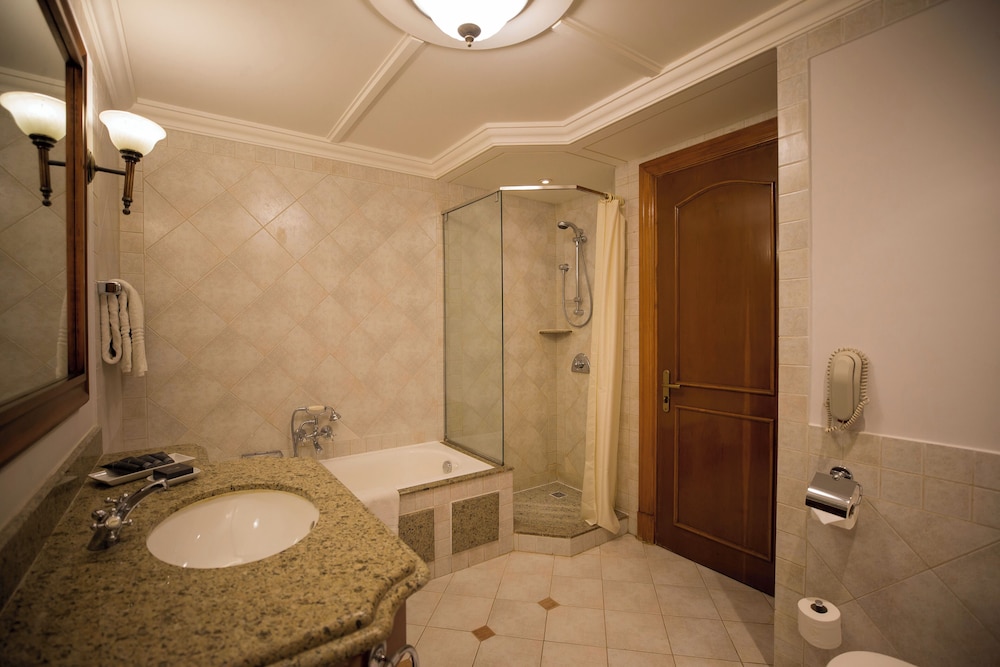 The Cascades Golf Resort, Spa and Thallasso 48/50