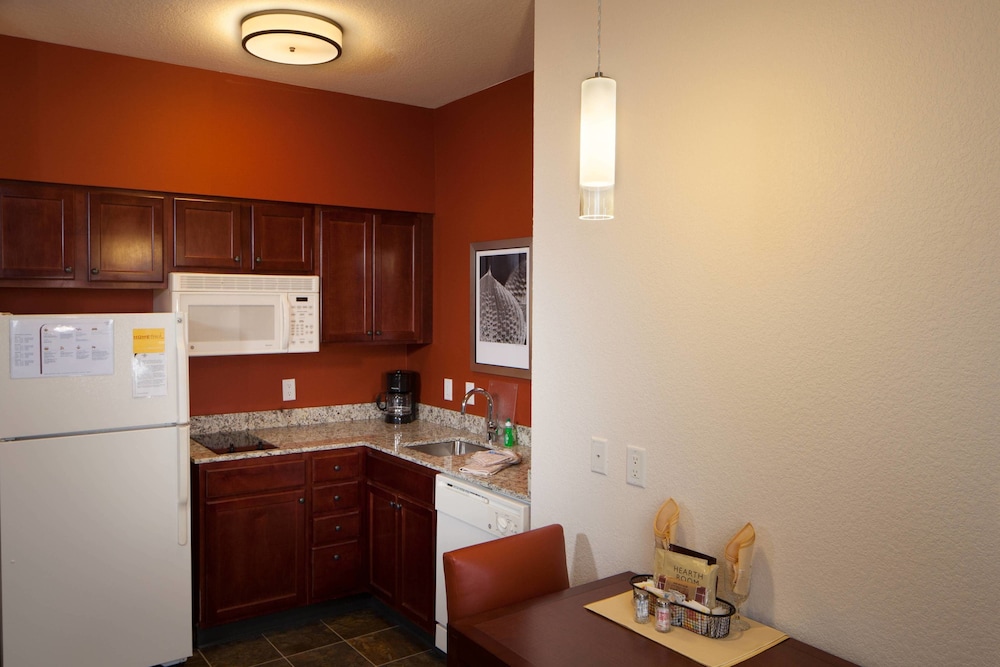 Residence Inn by Marriott Plazzio East 10/34