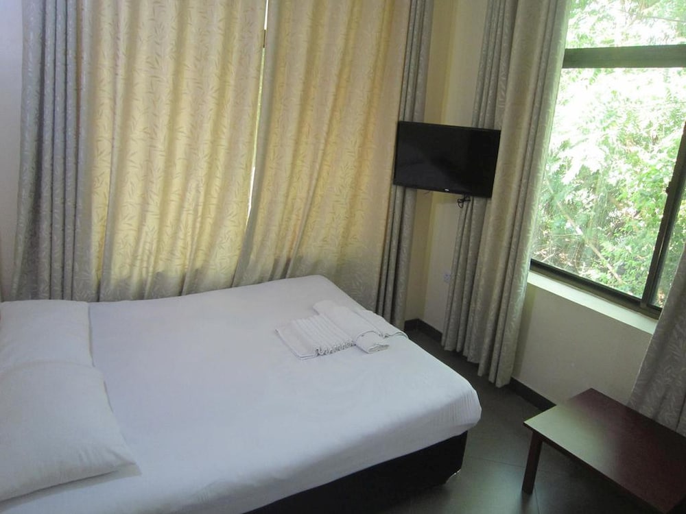 STANDARD, QUEEN BED, COURTYARD VIEW
