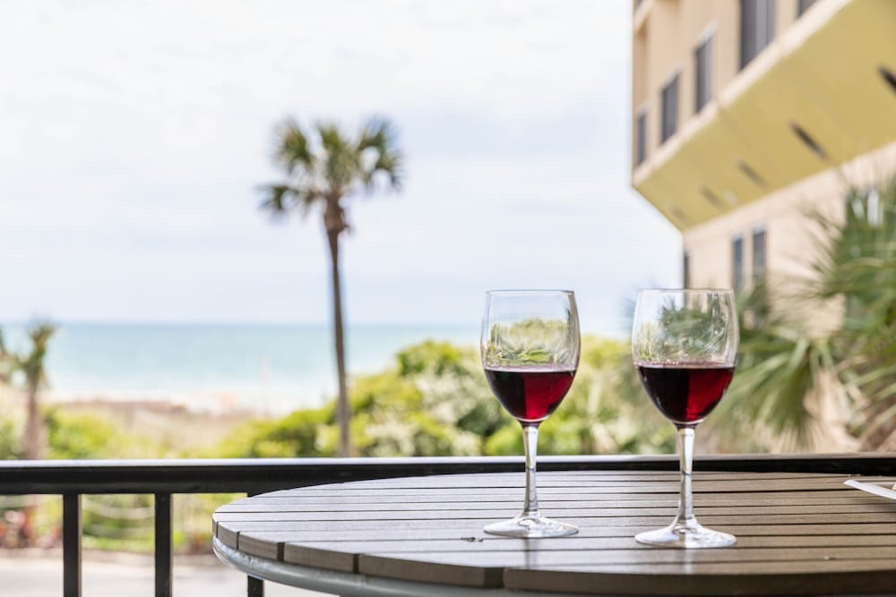 Surfside Beach Oceanfront Hotel 7/45