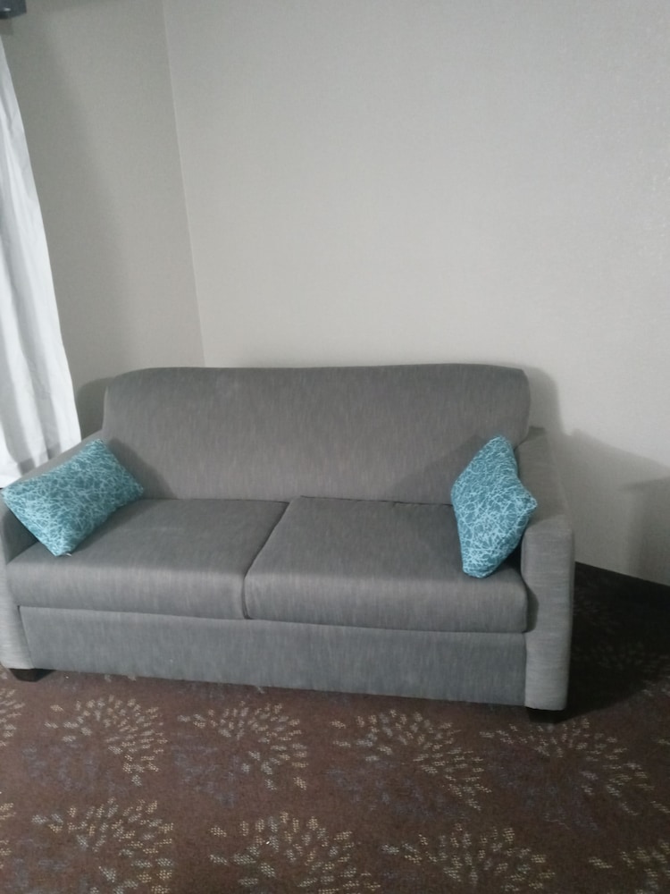 Clarion Pointe Evansville North 26/35