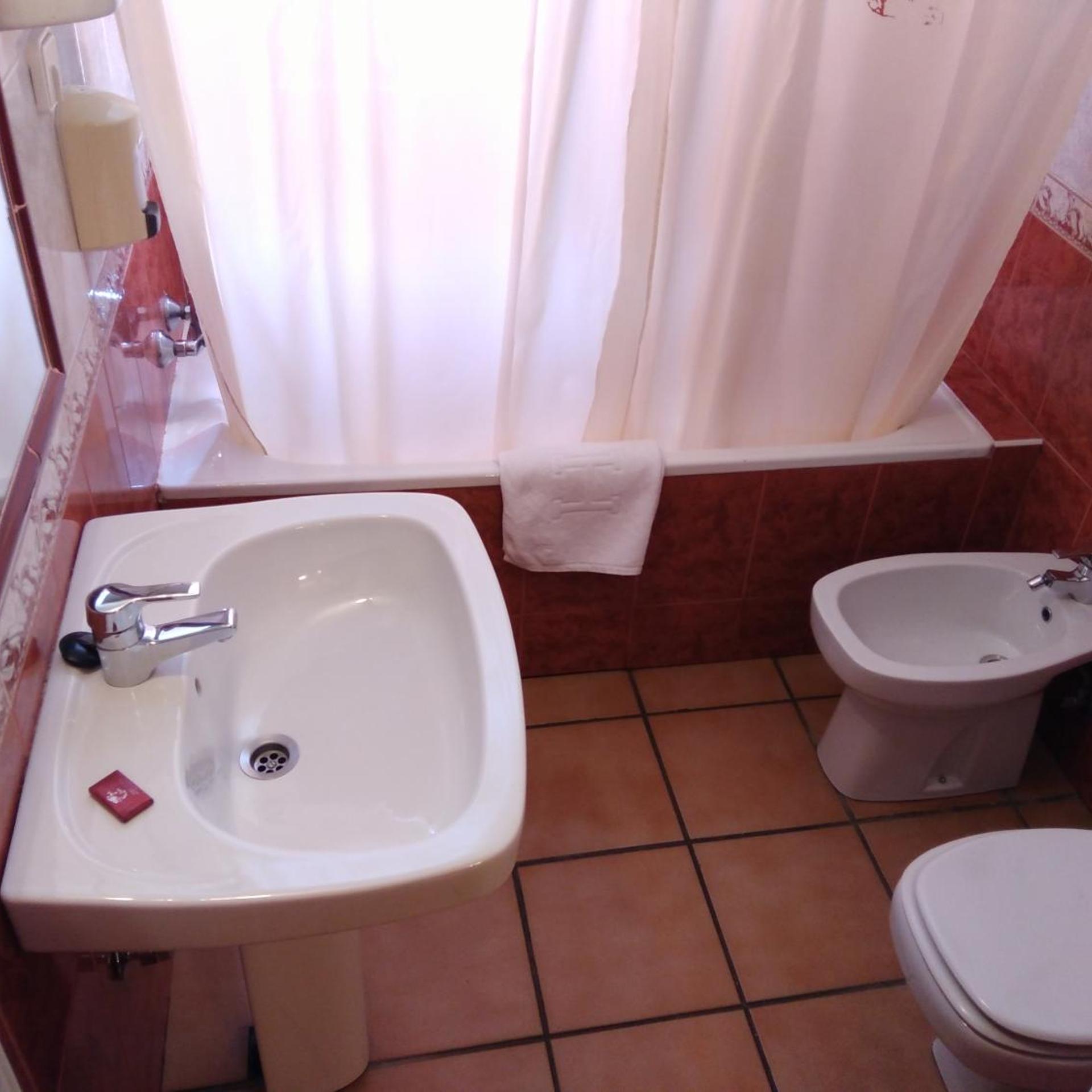 غرفة بسرير مزدوج مع سرير إضافي، Hotel Riavela 6/10