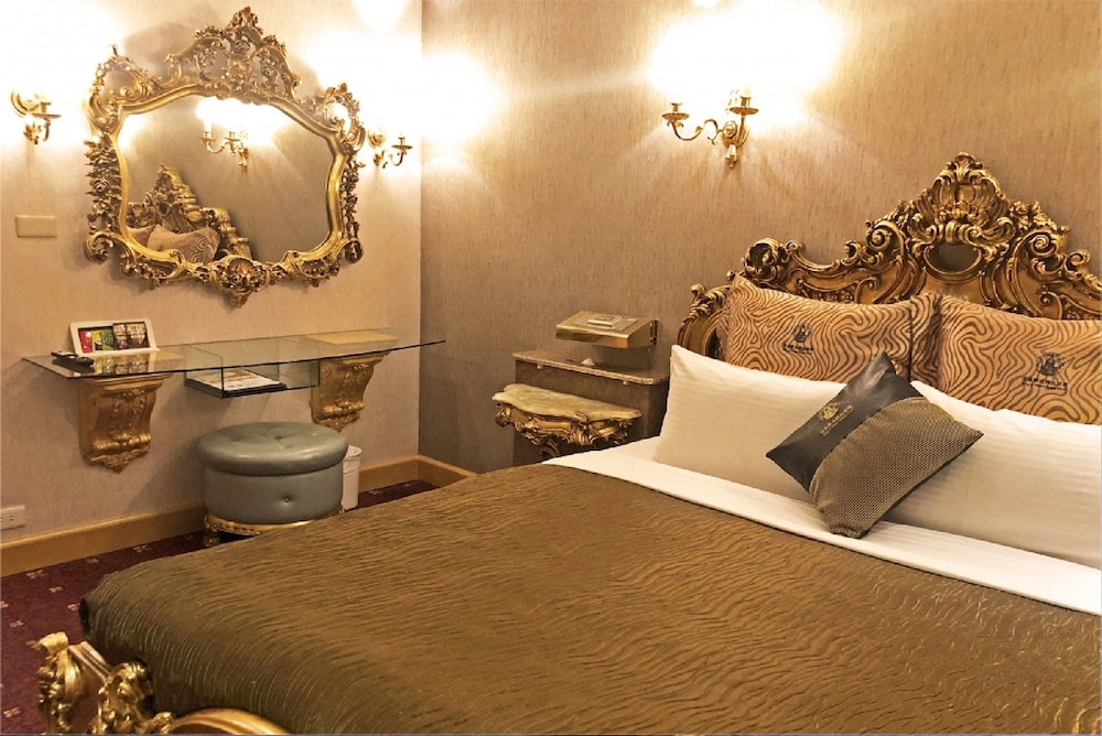 King of France Palace Hotel 17/18