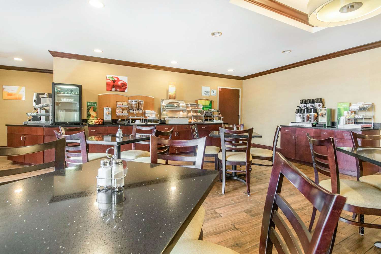 Quality Inn & Suites Lawrenceburg 7/8