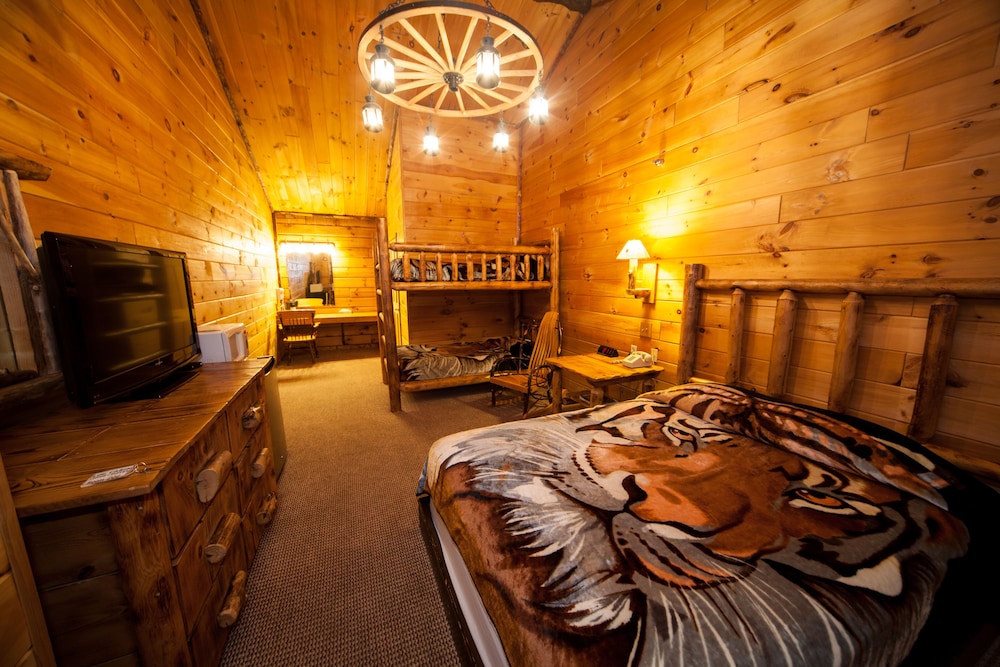 Log Cabin Lodge Suites 34/68