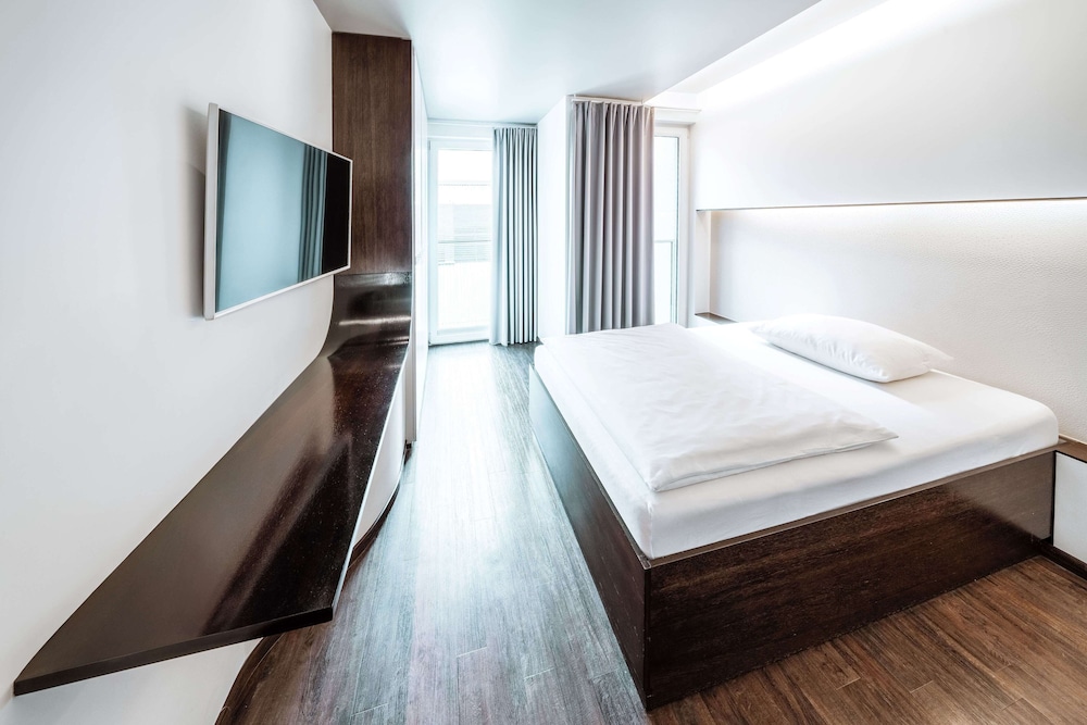 ROOM, SINGLE